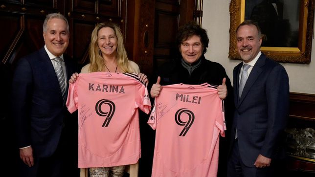 milei recibio una camiseta firmada por messi en su encuentro con los duenos del inter miami