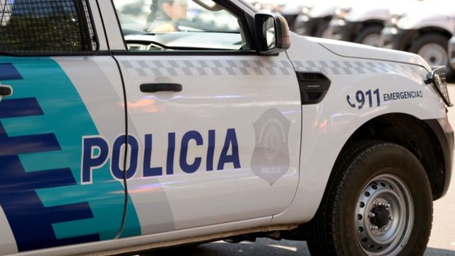 lo detuvieron por quebrarle la mano a su pareja y quemar con cigarrillos a su hijastra