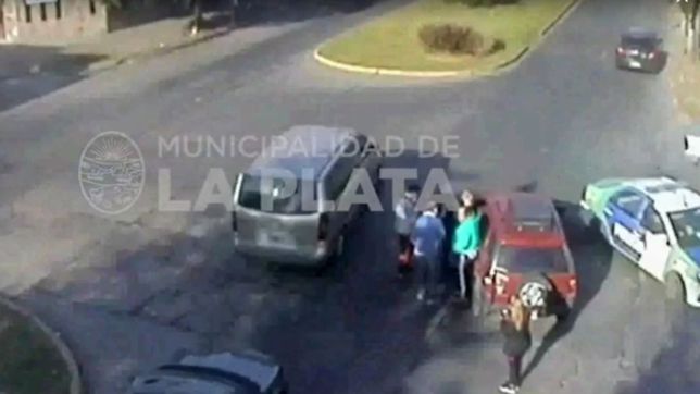 video: asi fue el choque de dos autos en avenida 19 que termino con un hombre herido