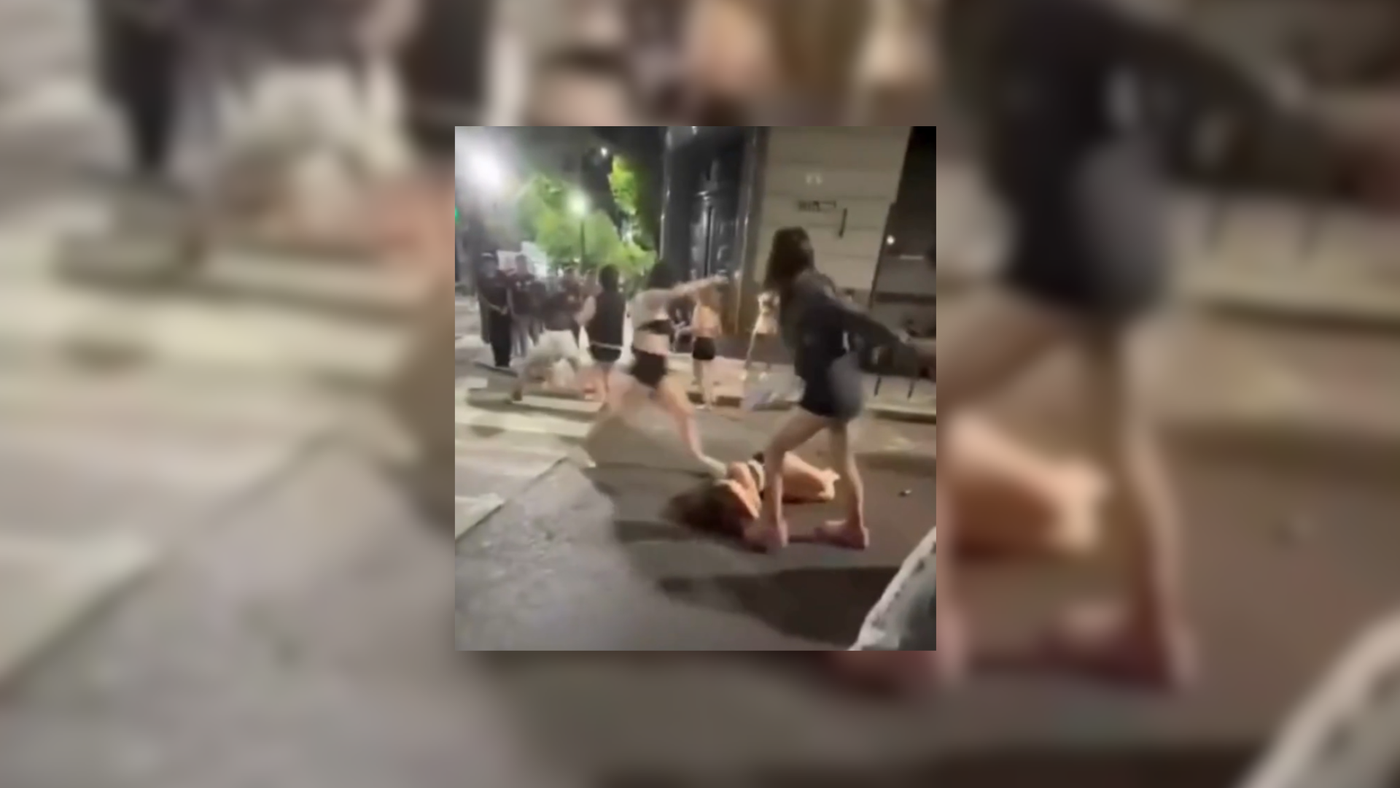 Pelea boliche 7 y 49