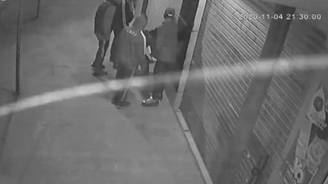 video: cinco ladrones intentaron ingresar a un comercio de berisso y quedaron filmados