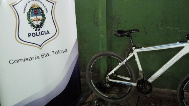 tolosa: un chico de 15 anos robo una bicicleta, un policia de civil lo corrio y lo atrapo