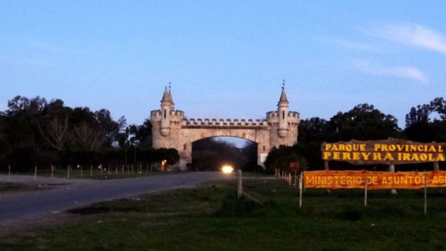 con armas y palos, ladrones atacaron a un ciclista y le robaron en el parque pereyra