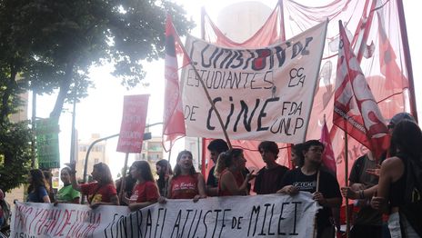 Estudiantes de la UNLP se movilizan al Rectorado y harán un ruidazo en defensa de la educación pública