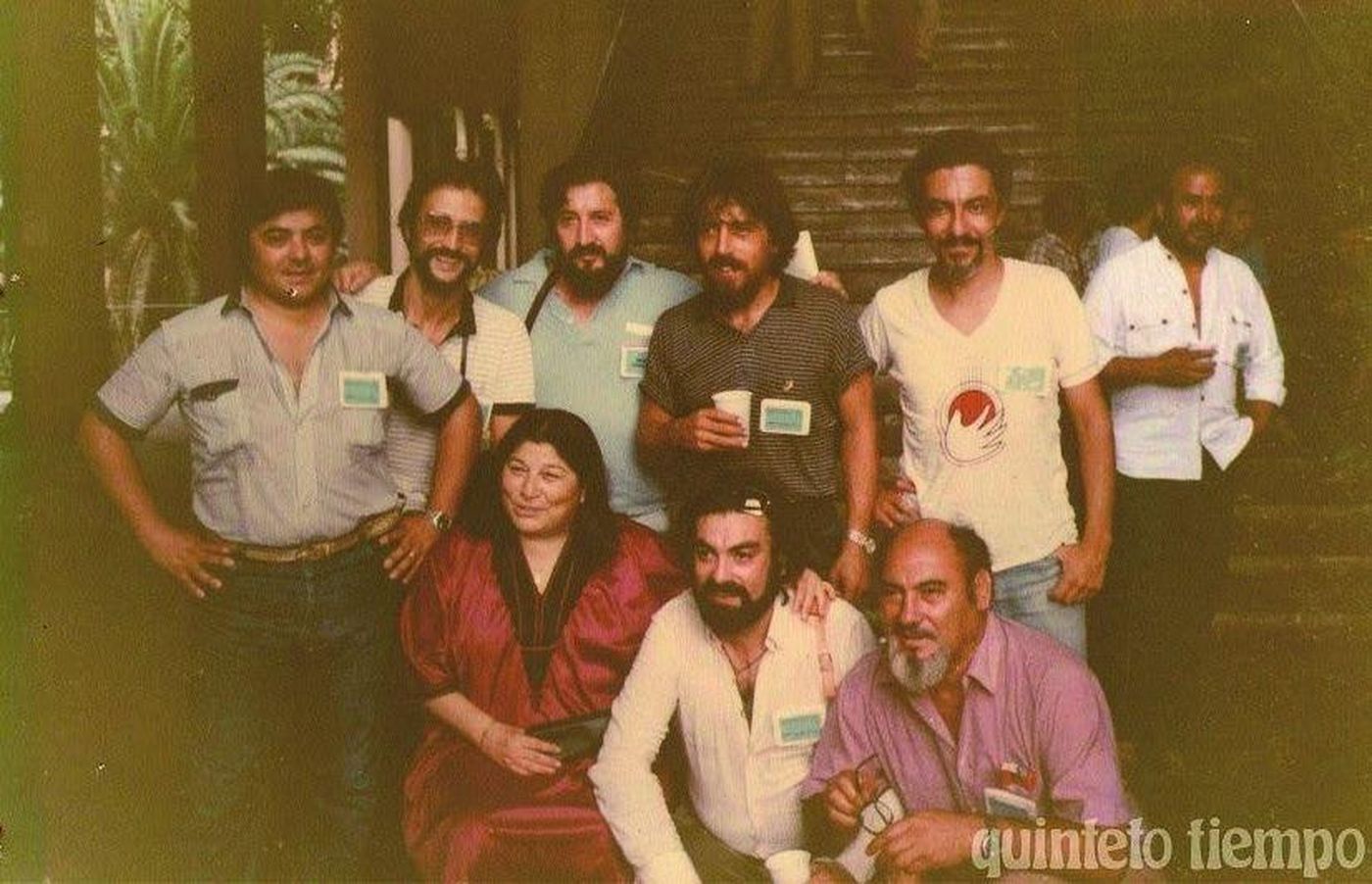 Posando junto a Mercedes Sosa y Armando Tejada Gómez. 