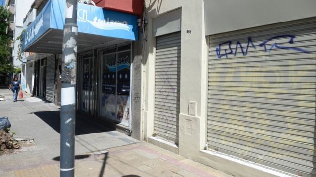 hartos de los robos, bajaron las persianas del local y atenderan por las redes sociales