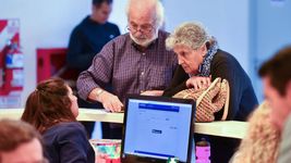 el gobierno oficializo el bono de $55 mil para jubilados y el aumento del 100% en auh el gobierno oficializo el bono de $55 mil para jubilados y el aumento del 100% en auh