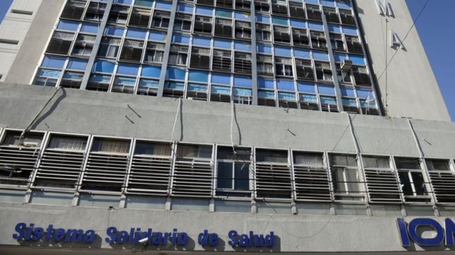 se agudiza el conflicto entre ioma y los medicos platenses: amenaza con cortar el convenio