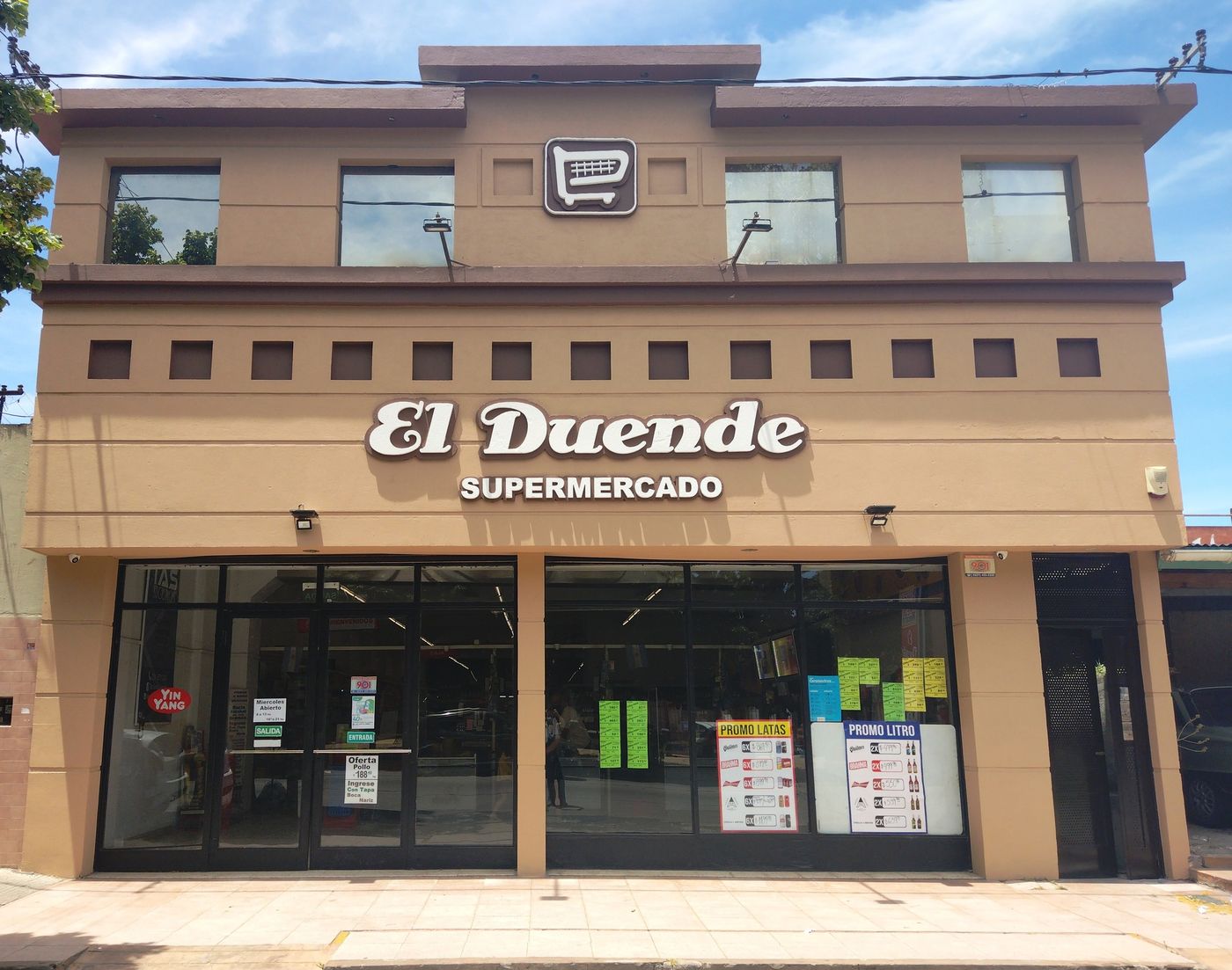 El supermercado El Duende fue clausurado por vender productos vencidos con fechas adulteradas y por falta de higiene