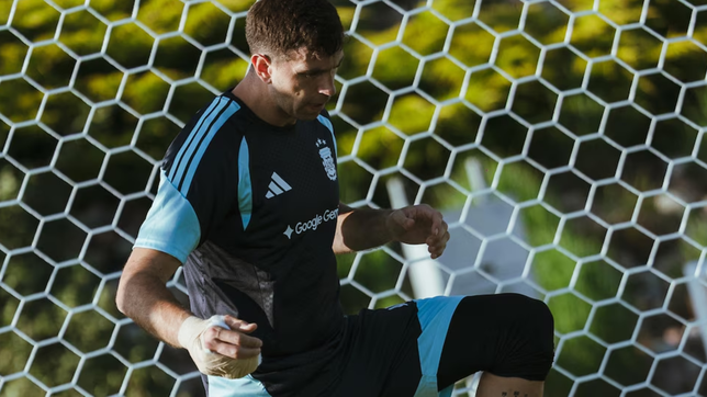 dibu martinez llevo tranquilidad a la seleccion y se perfila para debutar ante argelia