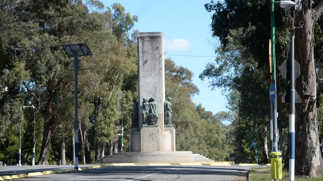 buscan a un hombre que se masturba frente a las mujeres en el bosque y fue filmado