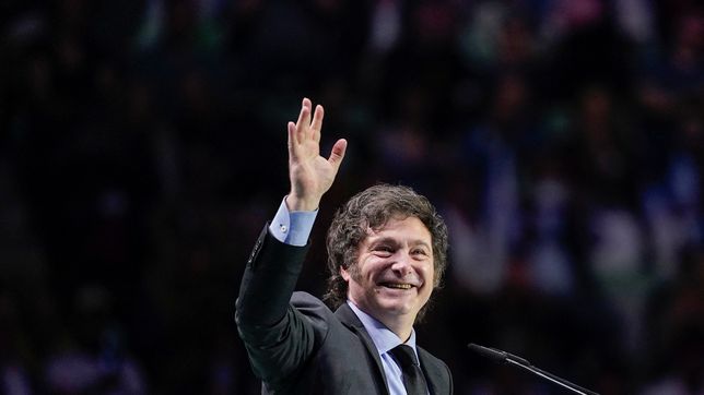 javier milei celebro la aprobacion de la ley bases: un final para los libros de historia