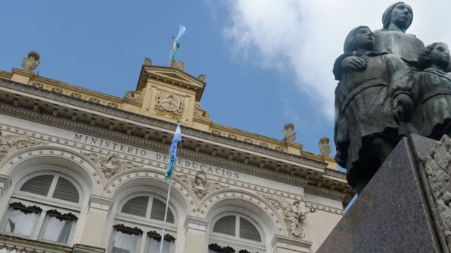 por un problema de tension de edelap, tuvieron que desalojar el ministerio de educacion