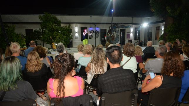 se viene la ultima funcion de cuentos bajo la luz de la luna