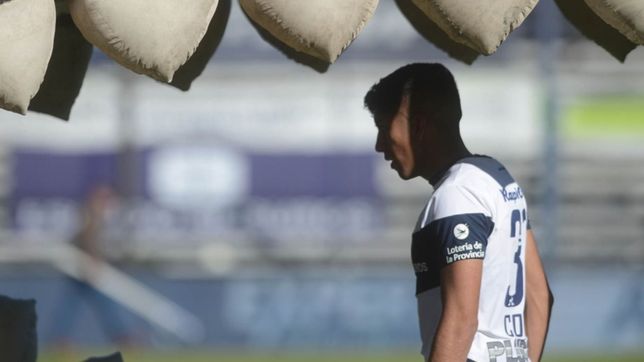 lesionado y sin clasico: ¿cuanto tiempo estara sin jugar maximiliano comba en gimnasia?