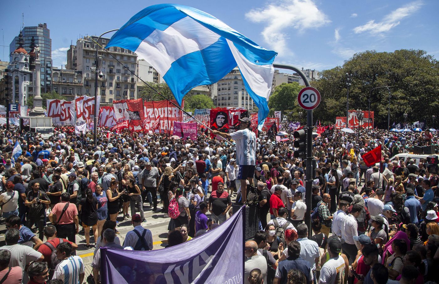 Miles de personas se movilizarán hacia el Congreso de la Nación durante el paro general.