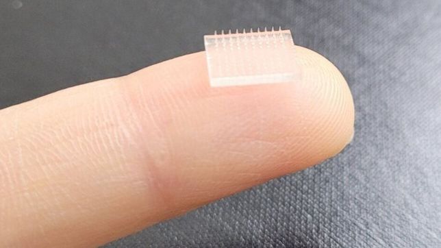 probaran una vacuna contra el covid-19 que se aplica con un parche en la piel