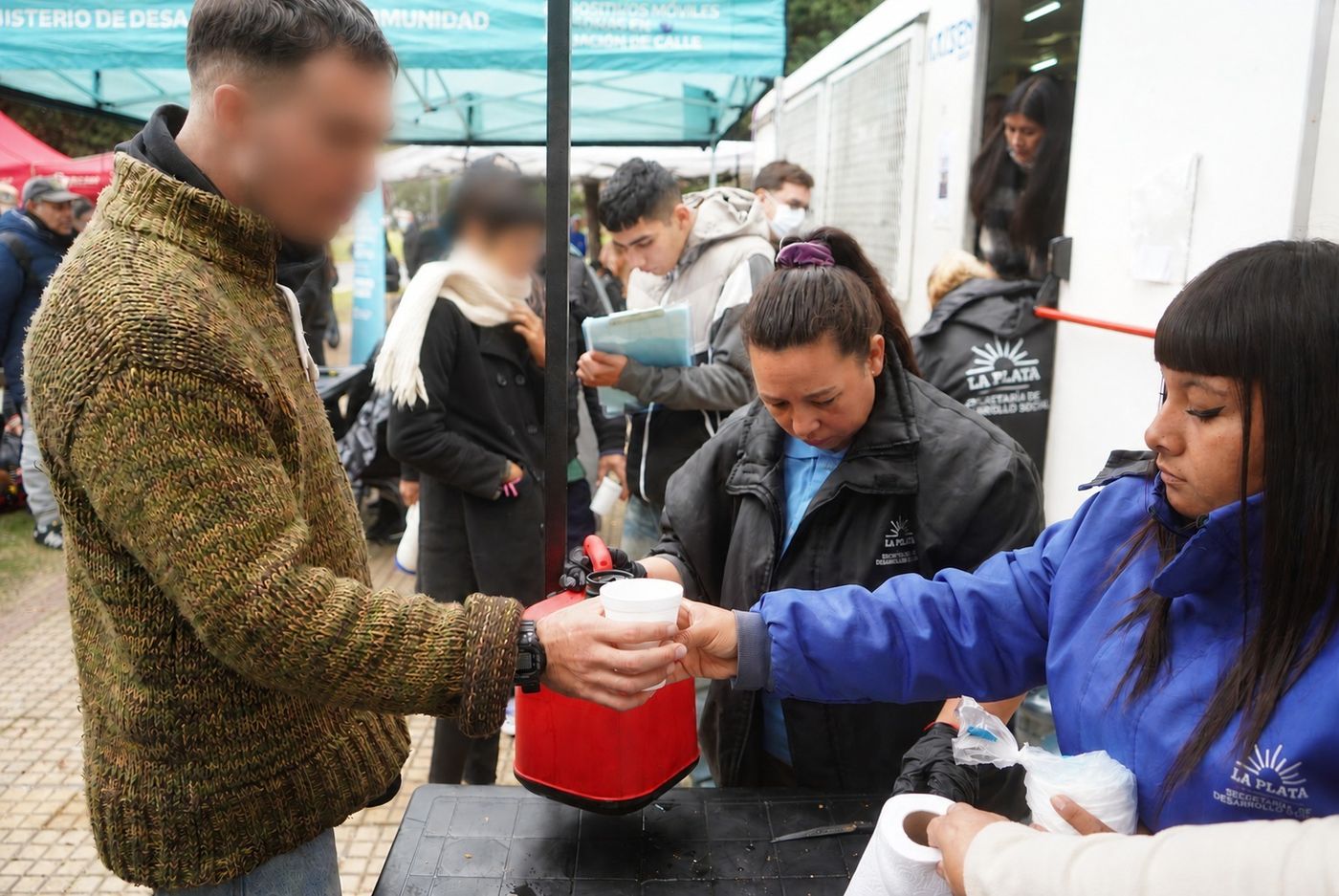 Tras la llegada del frío a la ciudad, la Municipalidad de La Plata ofrece asistencia para personas en situación de calle