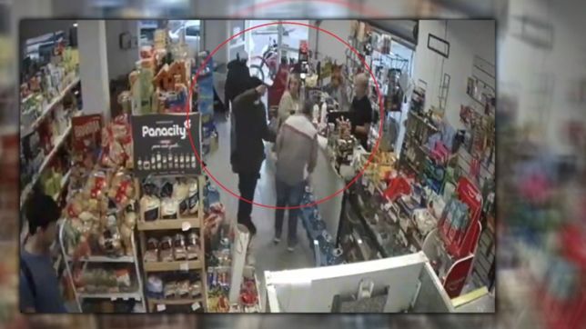 video: impactante ataque armado para robar un supermercado de la plata