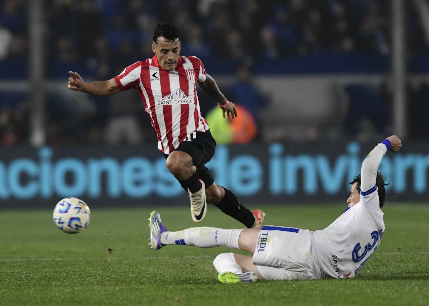 Estudiantes Vélez Supercopa Internacional Palacios.jpg