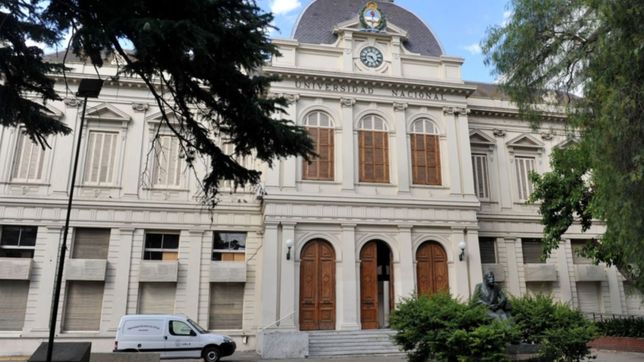 el himno, el escudo y el distintivo: la historia detras de los simbolos de la unlp