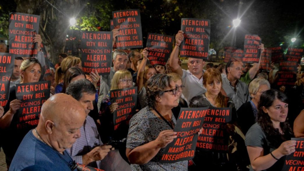 Cansados de los robos: vecinos de City Bell marcharon contra la inseguridad