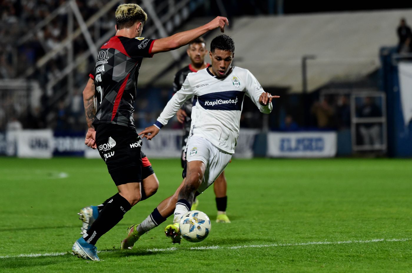 Gimnasia Barracas Central Saravia 3.JPG