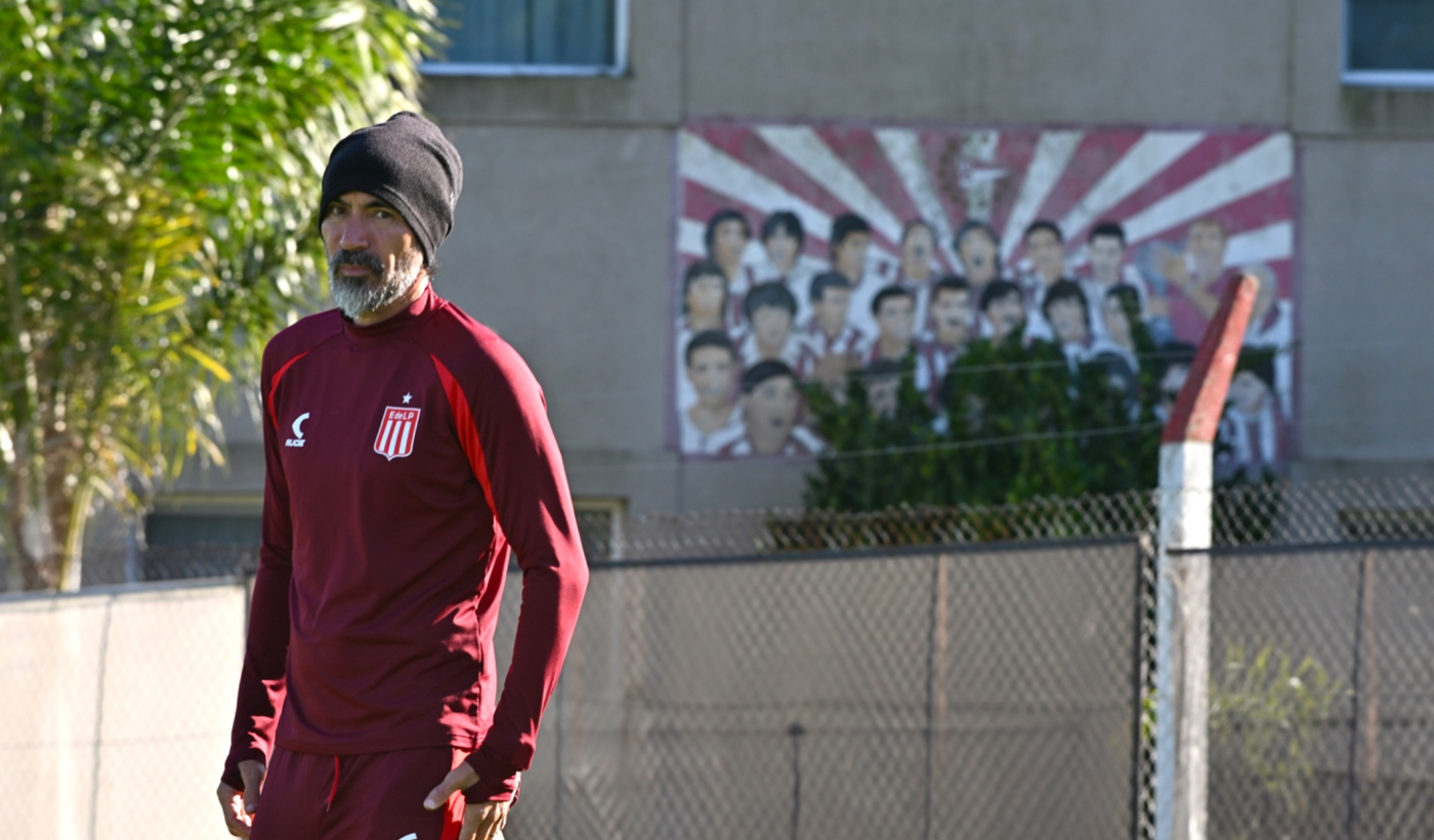 Eduardo Domínguez entrenamiento Estudiantes.png