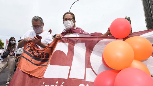 medicos y judiciales bonaerenses exigen la urgente reapertura de paritarias