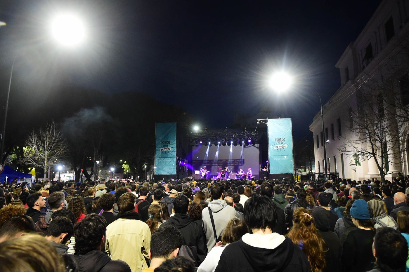 Dante Spinetta se presentó en Plaza Rocha de La Plata con un show gratuito de cierre de vacaciones de invierno
