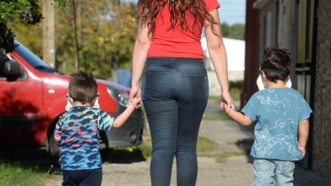 los ninos de la plata solo podran salir para hacer compras y acompanados de un mayor