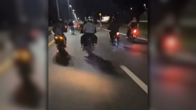 asi fue el brutal accidente en la autopista que termino con un motociclista muerto