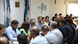 los estatales retoman las negociaciones con la provincia tras semanas de reclamos los estatales retoman las negociaciones con la provincia tras semanas de reclamos