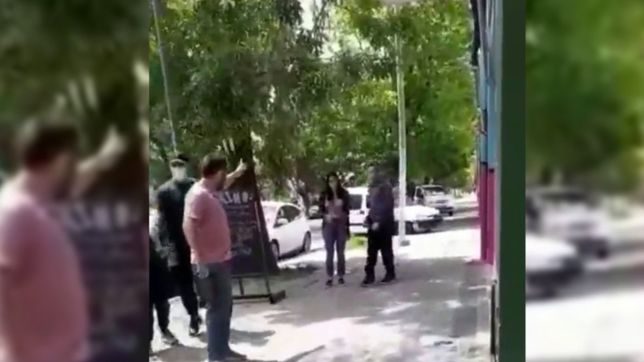 gritos, insultos y escandalo frente a un jardin de la plata: casi terminan a las trompadas