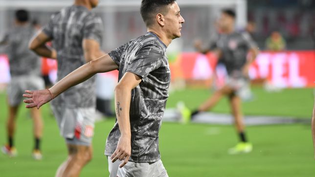 fernando zuqui llego a chile y se hace la revision medica para ser jugador de universidad catolica