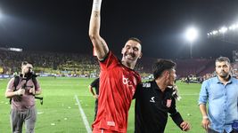 mariano andujar vuelve a calzarse los guantes tras retirarse campeon con estudiantes mariano andujar vuelve a calzarse los guantes tras retirarse campeon con estudiantes