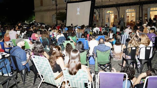 la plata ofrece cine gratuito en barrios y centros culturales con proyecciones durante todo febrero