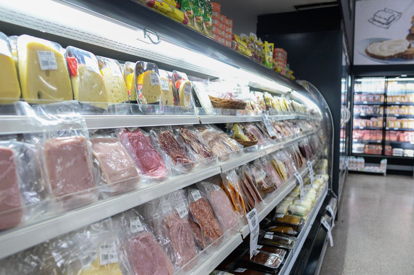 Reinauguración de supermercado El Nene góndolas inflación (13).jpeg