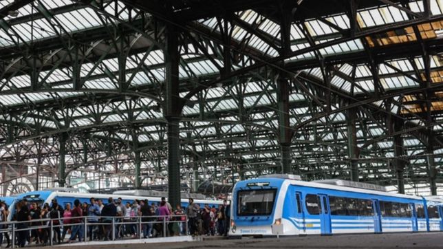 el tren roca funciona normalmente tras el paro y une la plata con constitucion