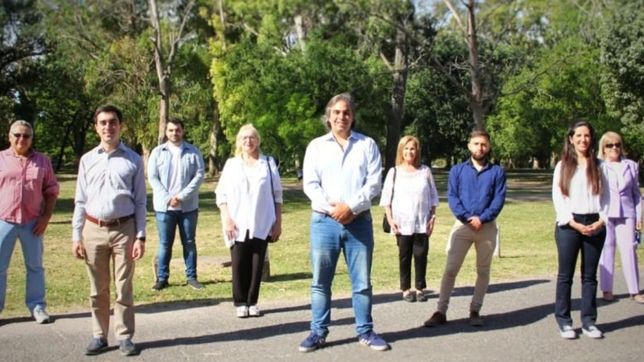 guerra de fotos: la coalicion civica se despega del garrismo de paladar negro