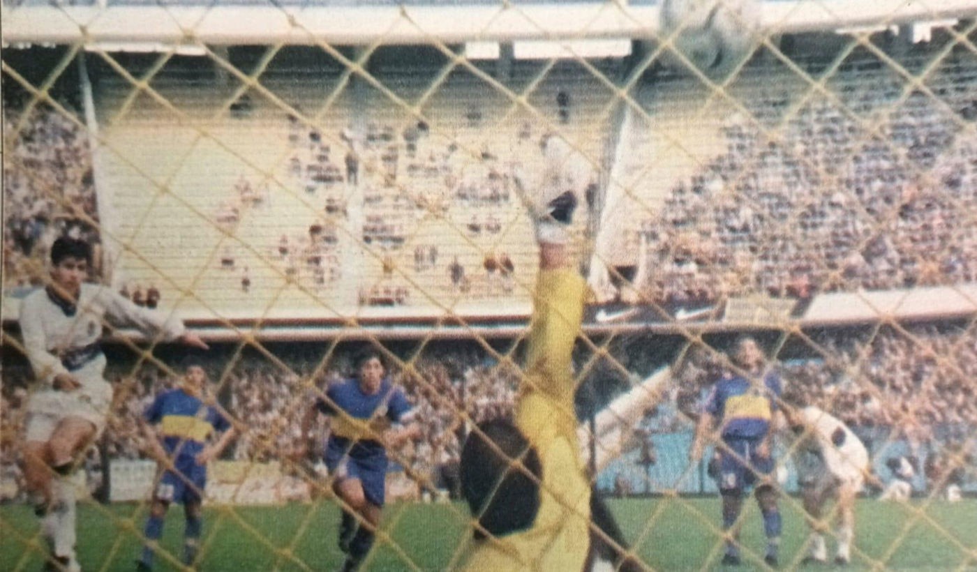 Gol a Boca. El Pata volvía de una larga lesión.
