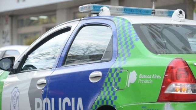 padre e hijo discutieron y terminaron detenidos por golpear a un comisario de la plata