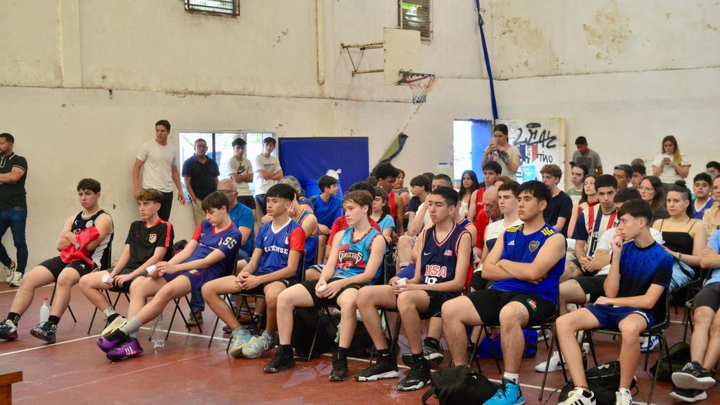 Más de 80 jóvenes de un club de La Plata participaron de una charla sobre apuestas online