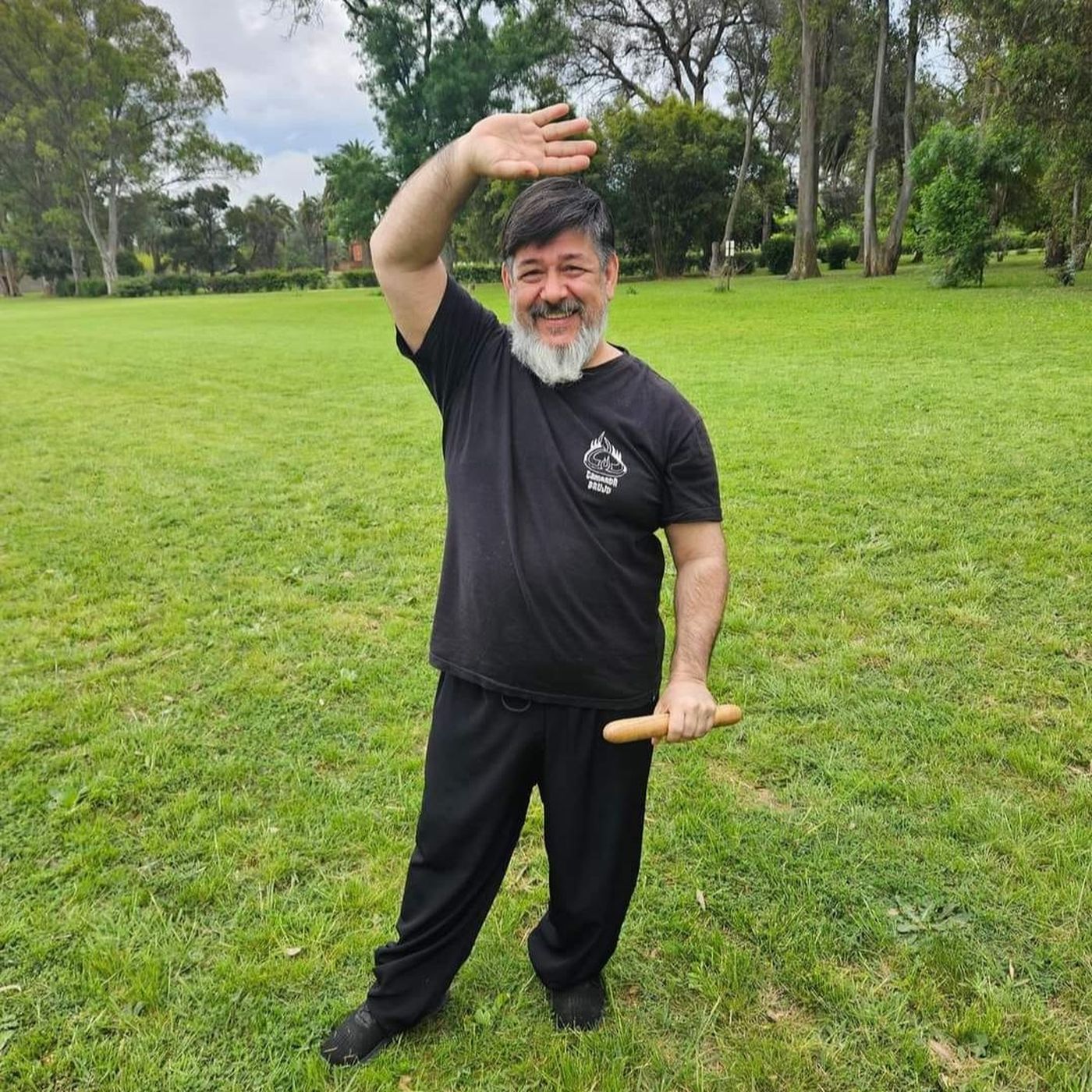Diego Fernández, instructor de Chi Kung, está todos los domingos en Parque Saavedra de La Plata.