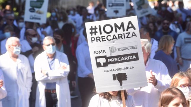 en medio del conflicto, medicos platenses denunciaron amenazas por parte de ioma