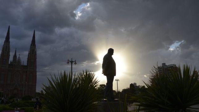 la semana continua gris, ventosa y con lluvias que se acercan en la plata