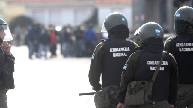 desembarcan gendarmes en la plata e instalaran un puesto para monitorear la region