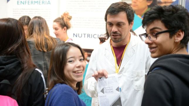 todas las fotos del lanzamiento de una nueva expo universidad en la plata
