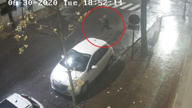 video: encanonaron a un repartidor en pleno centro de la plata y le robaron hasta el auto