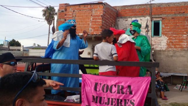 reyes magos solidarios de uocra repartieron juguetes y golosinas en la region
